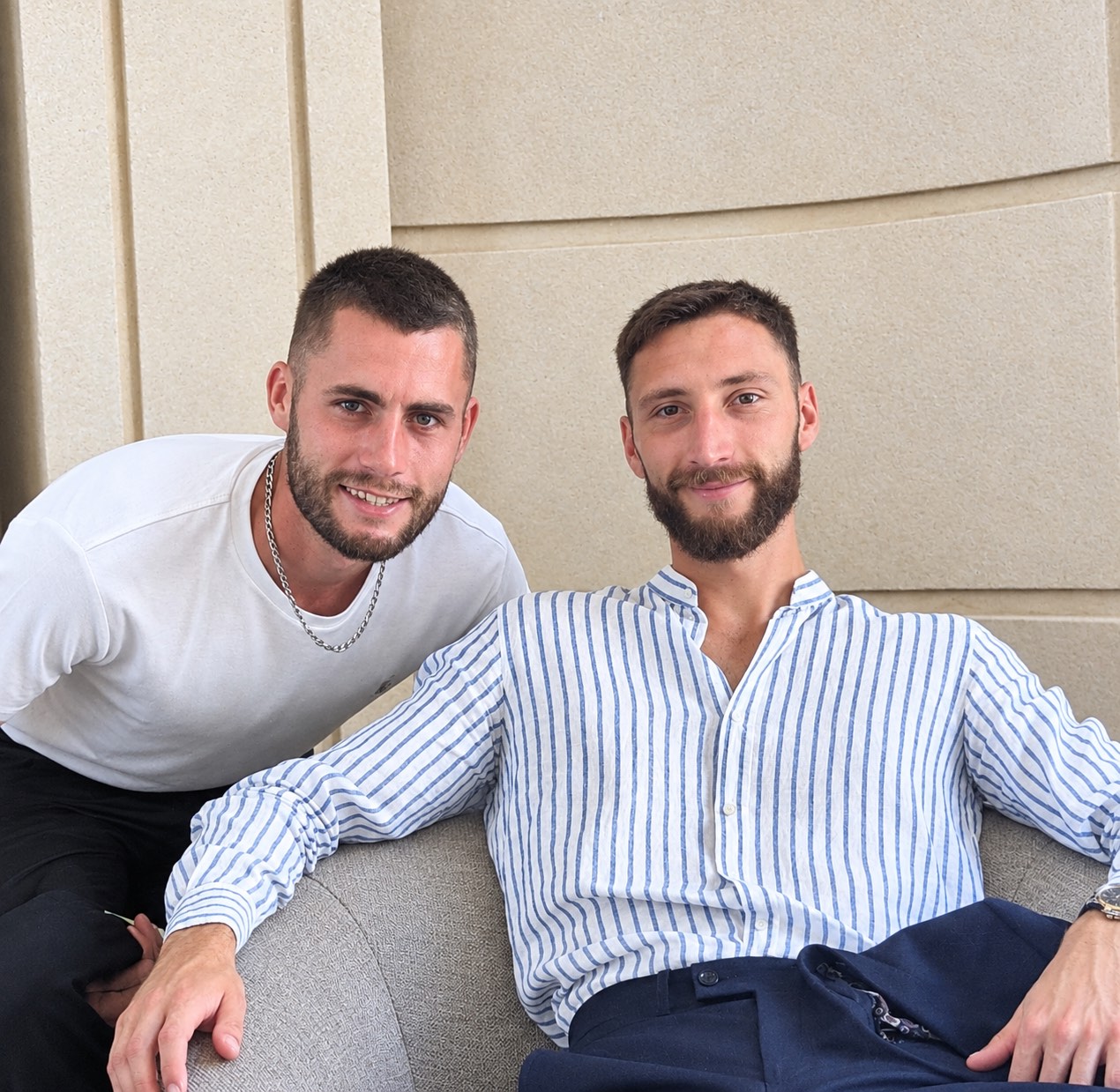 Florian Martin, à gauche, et Alexandre Martin, à droite — l'équipe de Prestigia Conciergerie